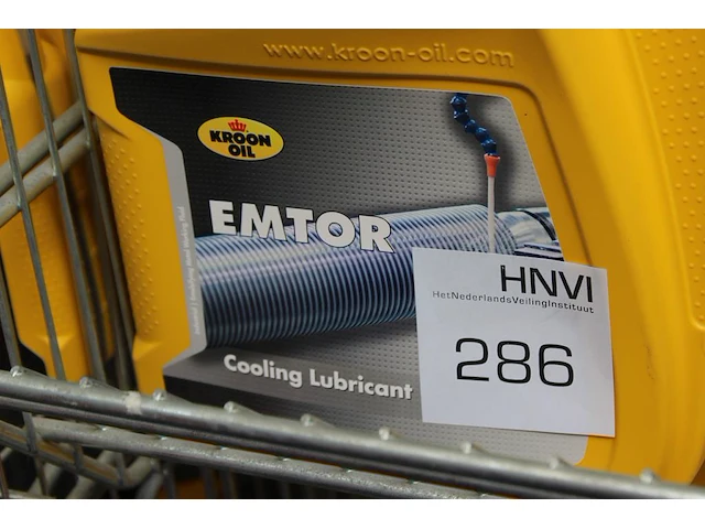 Vier cans koelvloeistof kroon oil emtor a 5l,excl. draadmand - afbeelding 2 van  2