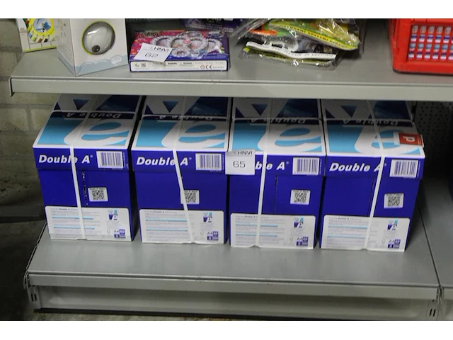 Vier dozen a4 printpapier. 5 pakken a 500 stuks per doos - afbeelding 1 van  2