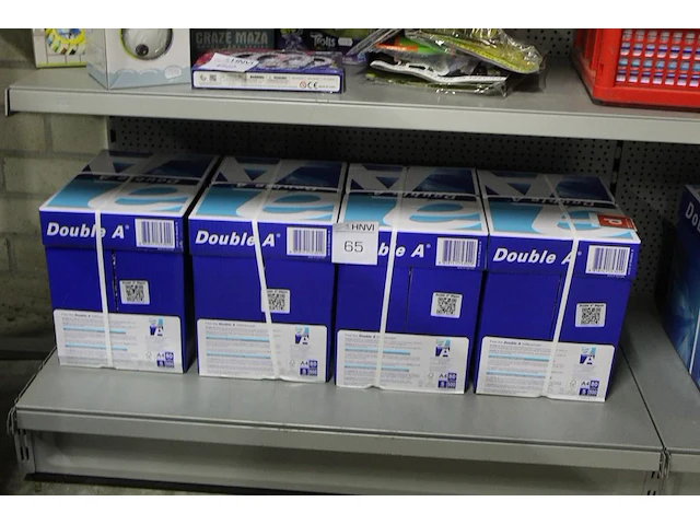 Vier dozen a4 printpapier. 5 pakken a 500 stuks per doos - afbeelding 2 van  2