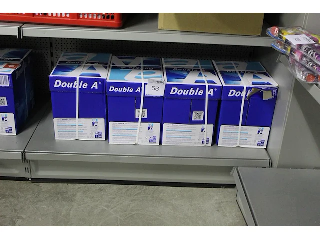 Vier dozen a4 printpapier. 5 pakken a 500 stuks per doos - afbeelding 1 van  2