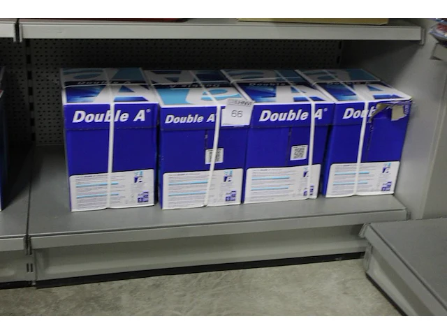 Vier dozen a4 printpapier. 5 pakken a 500 stuks per doos - afbeelding 2 van  2