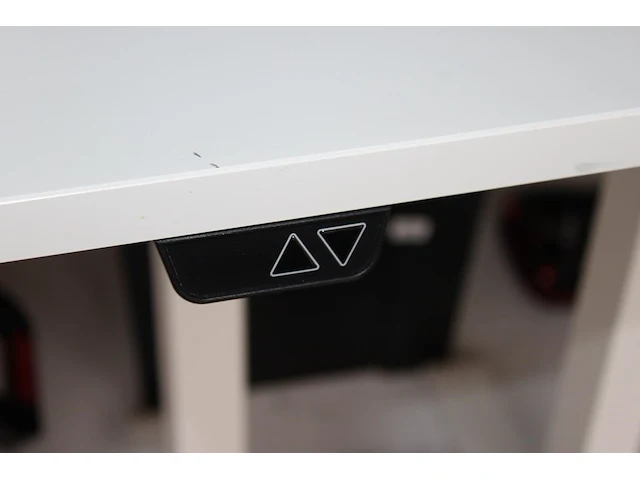 Vier elektrische zit/sta bureaus ikea. afmeting 140 x 80 cm. - afbeelding 3 van  3