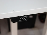 Vier elektrische zit/sta bureaus ikea. afmeting 140 x 80 cm. - afbeelding 3 van  3