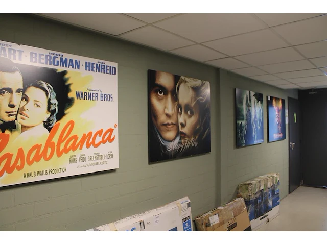 Vier filmprenten 100 x 180 cm waaronder casablanca en pirates of the caribbean op hpl-board. - afbeelding 1 van  5