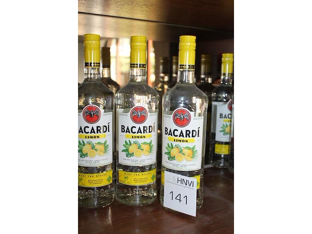 Vier flessen bacardi lemon. - afbeelding 2 van  2