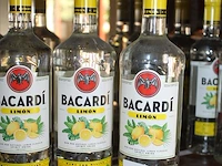 Vier flessen bacardi lemon. - afbeelding 2 van  2