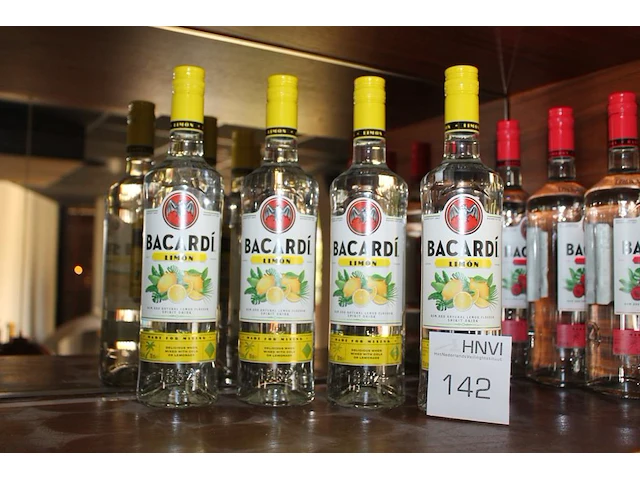 Vier flessen bacardi lemon. - afbeelding 1 van  2