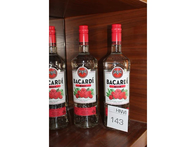 Vier flessen bacardi razz. - afbeelding 2 van  2