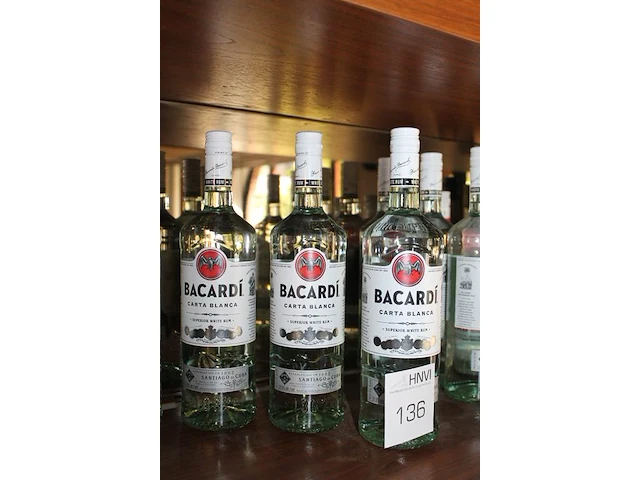 Vier flessen bacardi rum. - afbeelding 2 van  2