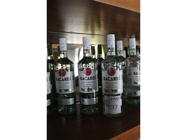 Vier flessen bacardi rum. - afbeelding 2 van  2
