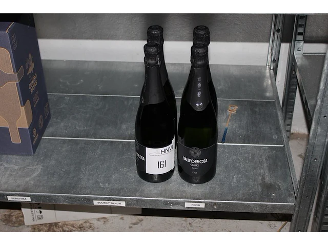 Vier flessen cava vallforrosa. - afbeelding 1 van  2