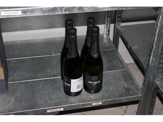 Vier flessen cava vallforrosa. - afbeelding 2 van  2