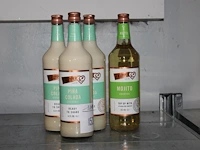 Vier flessen cocktaildranken pina colada en mojito. - afbeelding 1 van  2