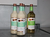 Vier flessen cocktaildranken pina colada en mojito. - afbeelding 2 van  2
