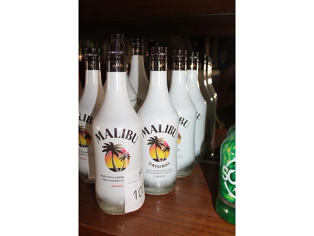 Vier flessen malibu original. - afbeelding 2 van  2