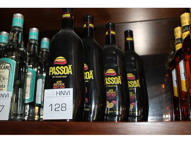 Vier flessen passoa. - afbeelding 1 van  2