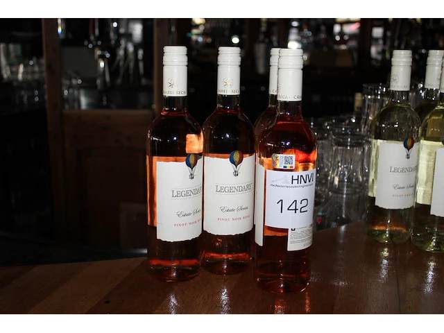 Vier flessen rose wijn legendary estate series. pinot noir 2022. - afbeelding 1 van  2