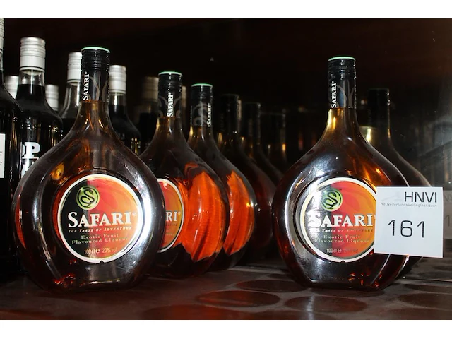 Vier flessen safari. - afbeelding 1 van  2