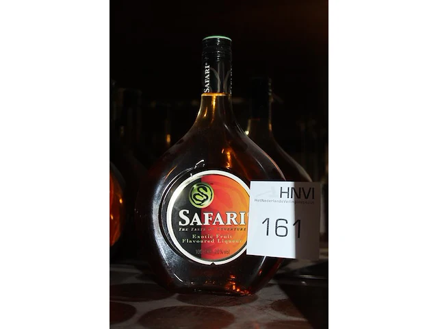 Vier flessen safari. - afbeelding 2 van  2