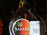 Vier flessen safari. - afbeelding 2 van  2