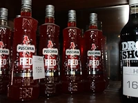 Vier flessen vodka puschkin red orange. - afbeelding 1 van  2