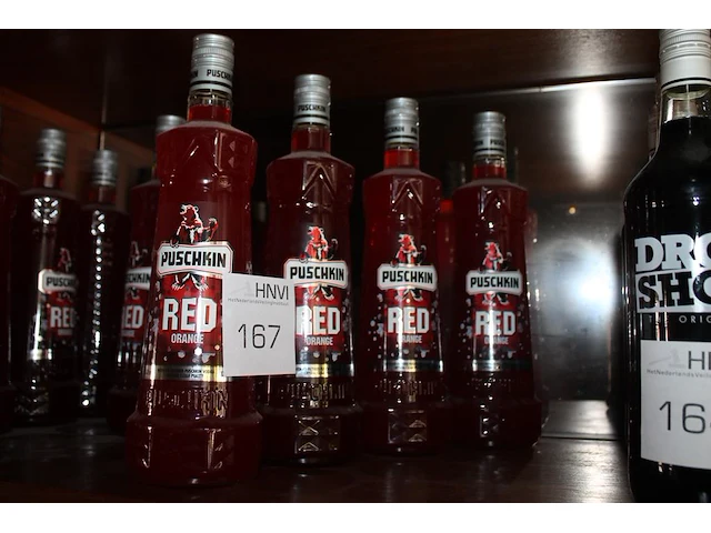 Vier flessen vodka puschkin red orange. - afbeelding 1 van  3