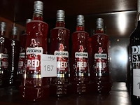 Vier flessen vodka puschkin red orange. - afbeelding 1 van  3