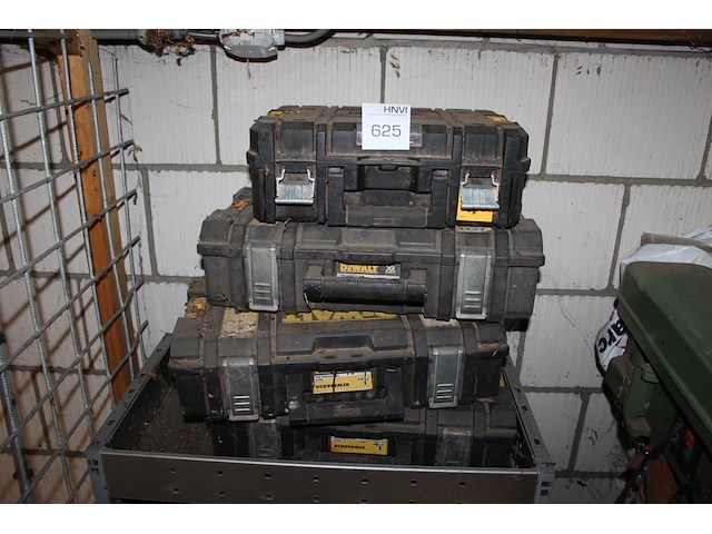 Vier gereedschapskoffers dewalt. - afbeelding 1 van  1