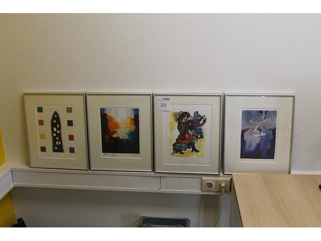 Vier gesigneerde litho's in lijst. afmeting 35 x 42 cm. - afbeelding 1 van  5