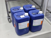 Vier grote deels aangebroken cans elektroclean s-25 koolwaterstof. - afbeelding 1 van  2