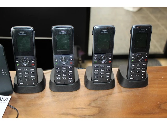 Vier handheld telefoons yealink. - afbeelding 2 van  2