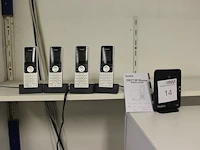 Vier handheldtelefoons en ontvanger yealink bestip - afbeelding 1 van  2