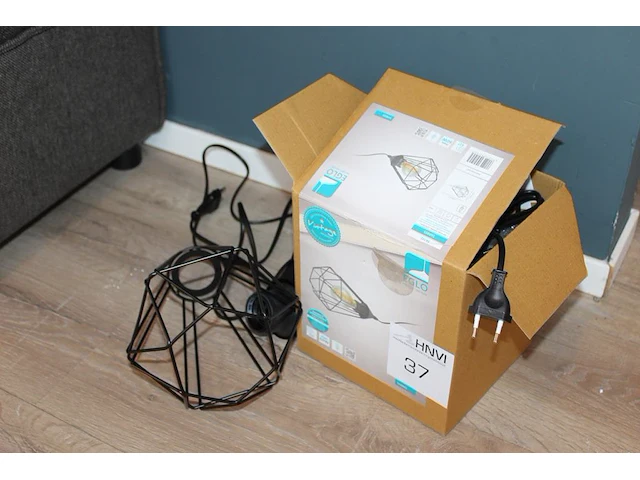 Vier hanglampen eglo e27 in twee uitvoeringen met doorsnedes 15 en 20 cm. let op! - afbeelding 1 van  3