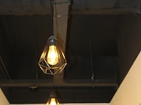 Vier hanglampen eglo e27 met doorsnedes 20 cm. let op! lampen hangen aan het plafond en dienen door uzelf ... - afbeelding 1 van  2