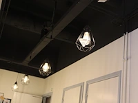 Vier hanglampen eglo e27 met doorsnedes 20 cm. let op! lampen hangen aan het plafond en dienen door uzelf ... - afbeelding 2 van  2