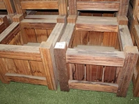 Vier hardhouten bloembakken. afmeting 60 x 60 50 cm. - afbeelding 2 van  2
