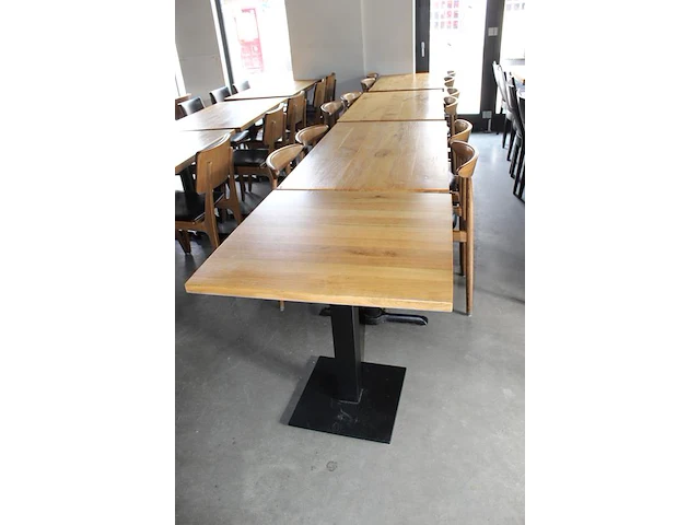 Vier horecatafels met 12 houten stoelen. afmeting tafels 3 maal 120 x 120 x 75 cm en 1 maal 70 x 70 x 75 cm onderdeel van combinatiekavel combinatie van kavels g001, g013, g014 en g015 zijnde 15 horecatafels in diverse afmetingen met 50 houten stoelen. - afbeelding 1 van  8