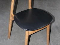 Vier horecatafels met 12 houten stoelen. afmeting tafels 3 maal 120 x 120 x 75 cm en 1 maal 70 x 70 x 75 cm onderdeel van combinatiekavel combinatie van kavels g001, g013, g014 en g015 zijnde 15 horecatafels in diverse afmetingen met 50 houten stoelen. - afbeelding 4 van  8
