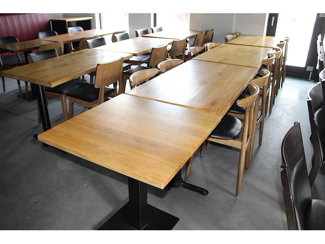 Vier horecatafels met 12 houten stoelen. afmeting tafels 3 maal 120 x 120 x 75 cm en 1 maal 70 x 70 x 75 cm onderdeel van combinatiekavel combinatie van kavels g001, g013, g014 en g015 zijnde 15 horecatafels in diverse afmetingen met 50 houten stoelen. - afbeelding 5 van  8