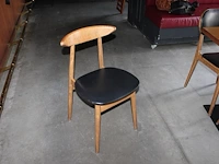 Vier horecatafels met 12 houten stoelen. afmeting tafels 3 maal 120 x 120 x 75 cm en 1 maal 70 x 70 x 75 cm onderdeel van combinatiekavel combinatie van kavels g001, g013, g014 en g015 zijnde 15 horecatafels in diverse afmetingen met 50 houten stoelen. - afbeelding 8 van  8
