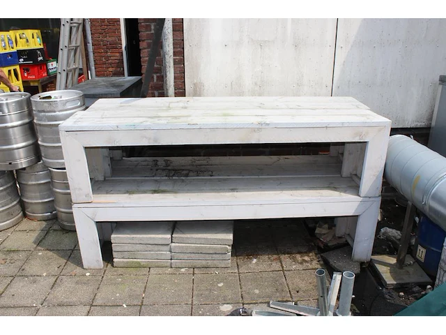 Vier houten banken 200 x 39 x 50 cm. - afbeelding 1 van  2