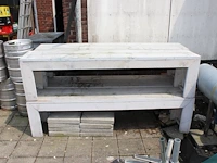 Vier houten banken 200 x 39 x 50 cm. - afbeelding 1 van  2