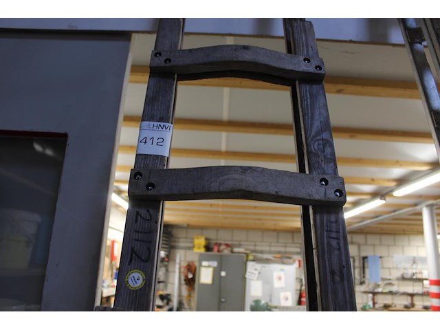 Vier houten dakladders in 4 lengtes w.o. 4 meter. - afbeelding 2 van  4