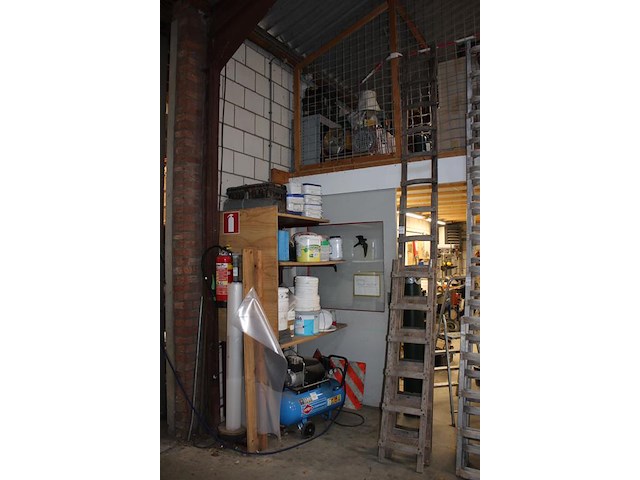 Vier houten dakladders in 4 lengtes w.o. 4 meter. - afbeelding 3 van  4