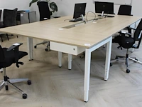 Vier in hoogte verstelbare bureaus met lade en kabeldoorvoer. bladafmeting 180 x 80 cm. - afbeelding 2 van  2