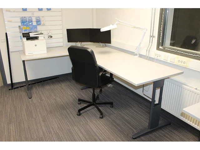 Vier in hoogte verstelbare werktafels afm. 180 x 80 cm - afbeelding 2 van  3