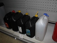 Vier jerrycans en een waterhouder 10l - afbeelding 1 van  1