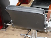 Vier kapstoelen met pompvoet en kunstlederen bekleding. - afbeelding 7 van  8