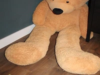 Vier knuffels in diverse maten en uitvoeringen, waaronder beer met hoogte 180 cm. - afbeelding 3 van  3
