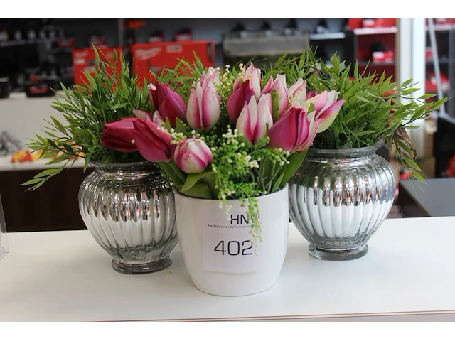 Vier kunstplantjes in pot - afbeelding 1 van  2